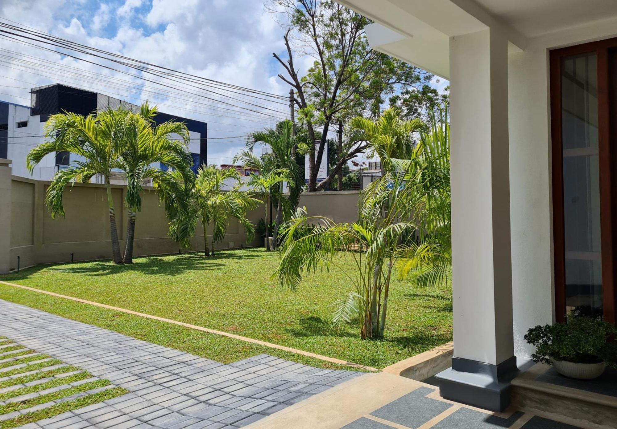 City Oasis 66 Negombo Buitenkant foto